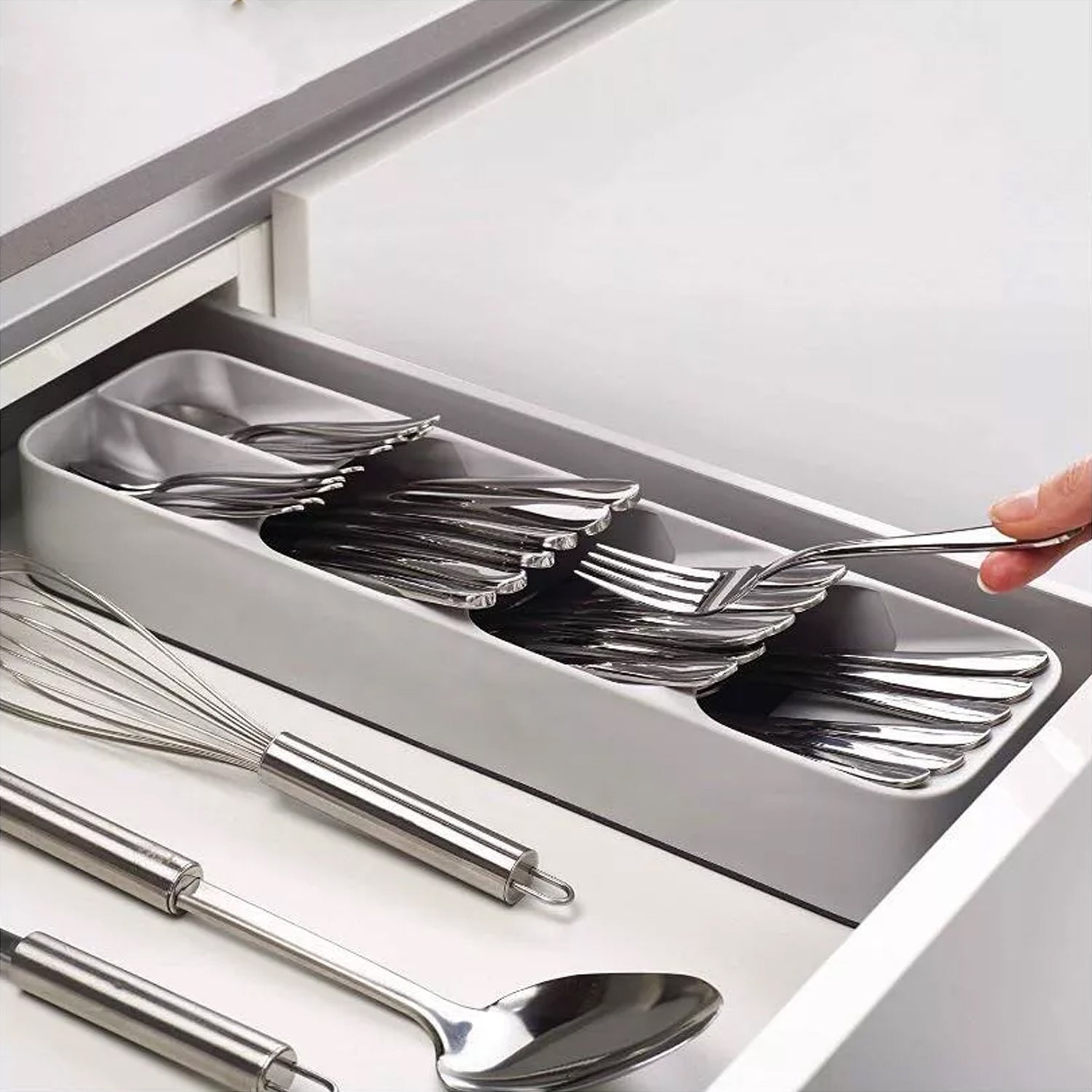 Cutlery tray box with compartments for various types of utensils Cutlery tray box with compartments for various types of utensils